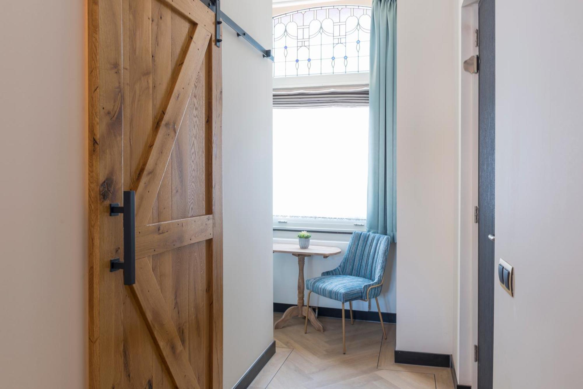 Hotspot Location, Wifi, Bed En Koffie Harmony * Tilbourg