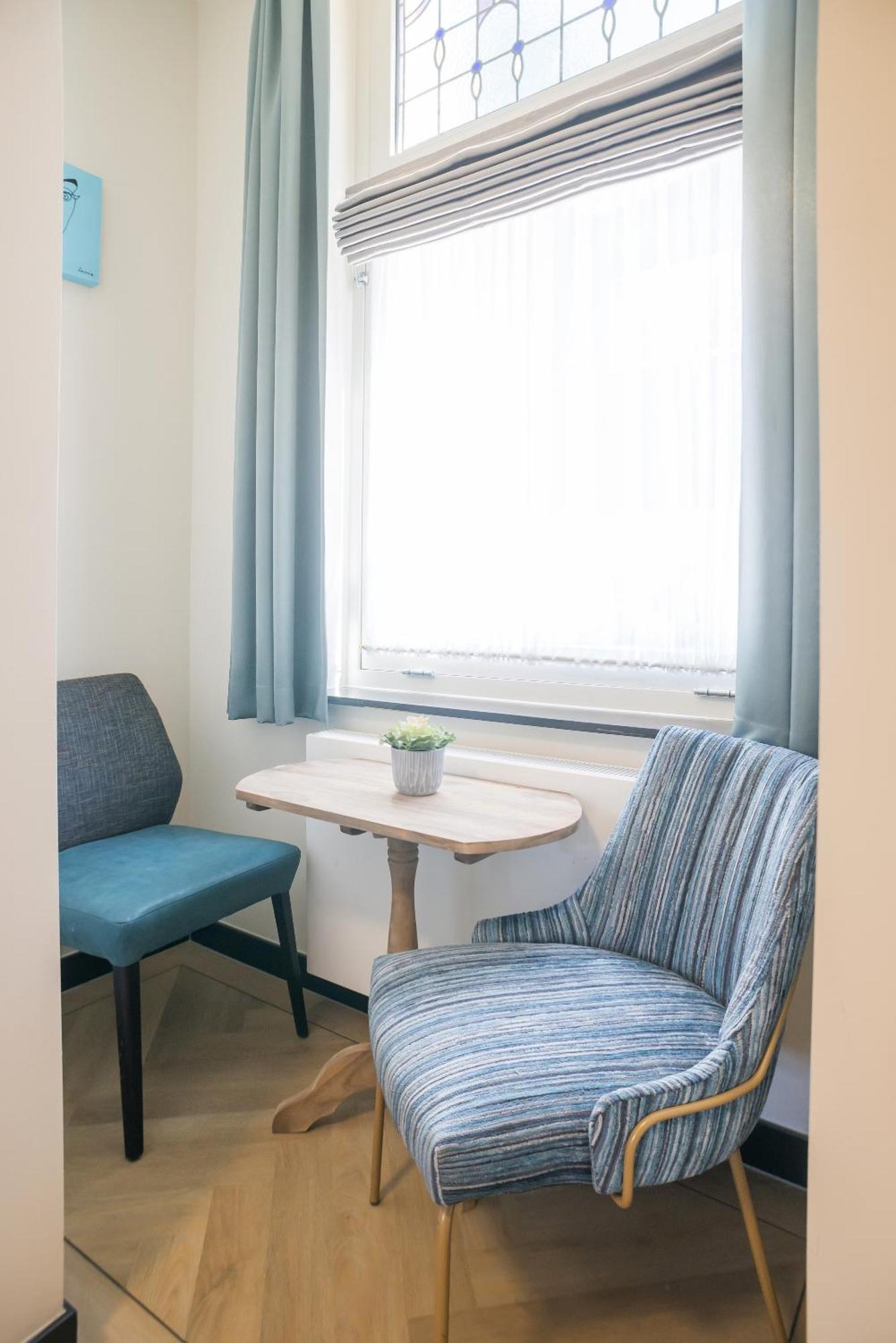 Hotspot Location, Wifi, Bed En Koffie Harmony * Tilbourg