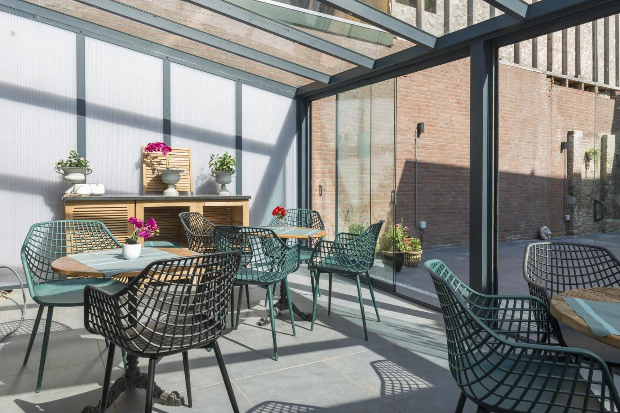 Hotspot Location, Wifi, Bed En Koffie Harmony Tilbourg